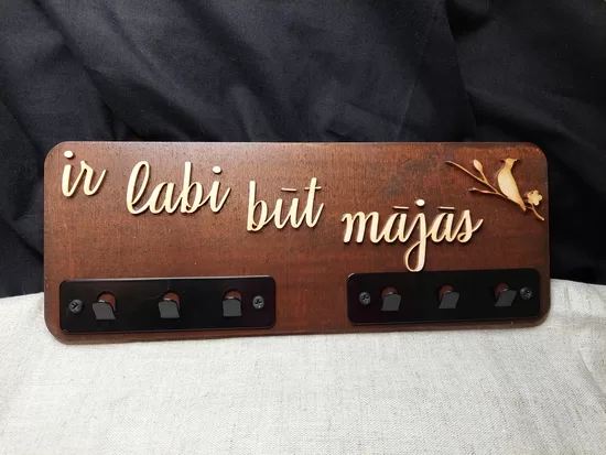 Personalized Wooden Key Holder with Custom Phrase – Wall Mounted Hook Rack – Rustic Home Organizer with Engraving