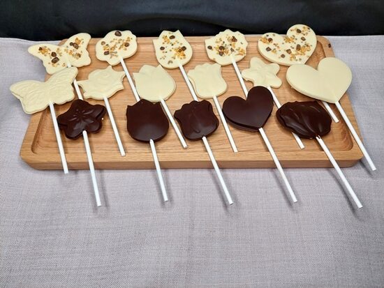 Chocolate Lollipops with Cranberries & Bee Pollen – 15 g