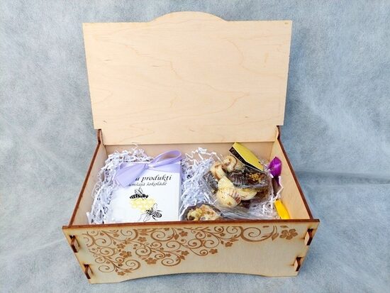 Personalized Wooden Gift Box with Bee Product Chocolates, Handmade Belgian Chocolate Gift Set, Gourmet Honey Candy Box
