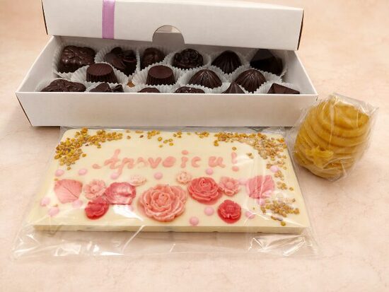 Chocolate and Beeswax Candle Gift Set