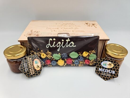 Custom Wooden Gift Box with Chocolate and Honey/Nr.13