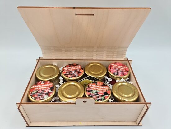 Personalized Wooden Gift Box with 8 Mini Honey Jars (50 ml)/No.14
