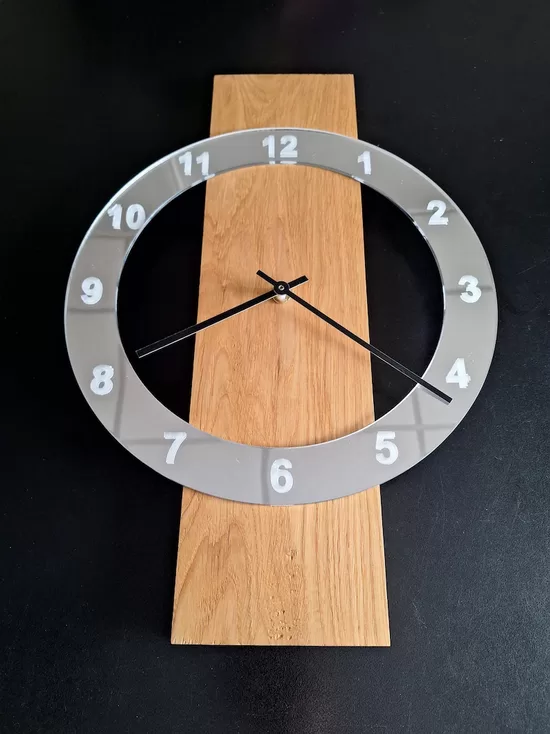 Handcrafted Oak Wood Wall Clock: Rustic Elegance for Your Home
